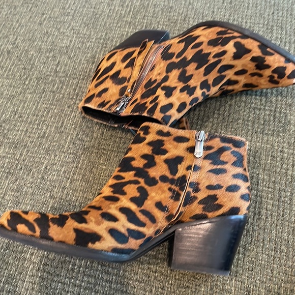 Sam Edelman leopard print booties (sz 5) - Picture 3 of 14
